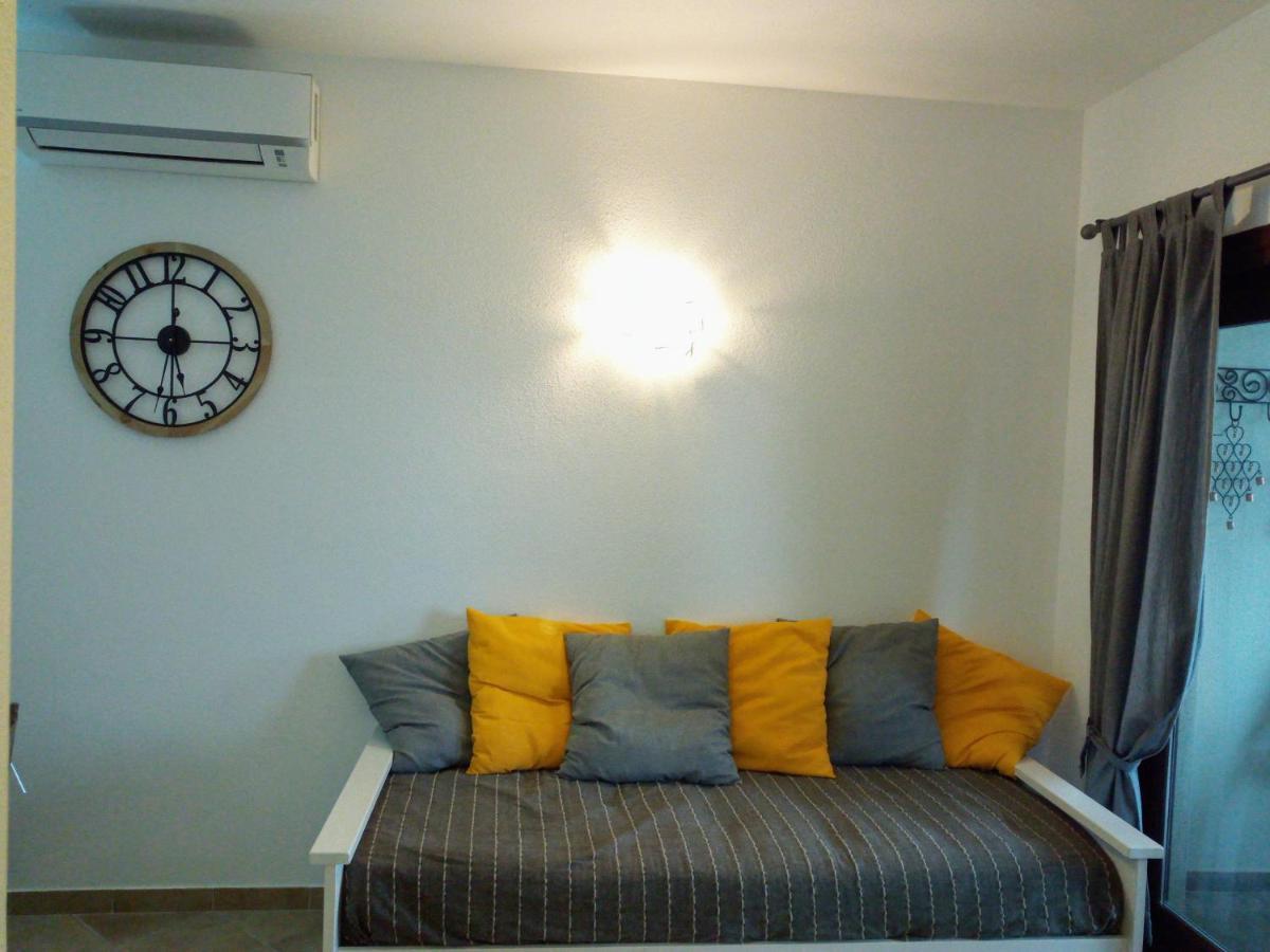 Superbe Appartement Dans Petite Residence . Badesi Exterior foto